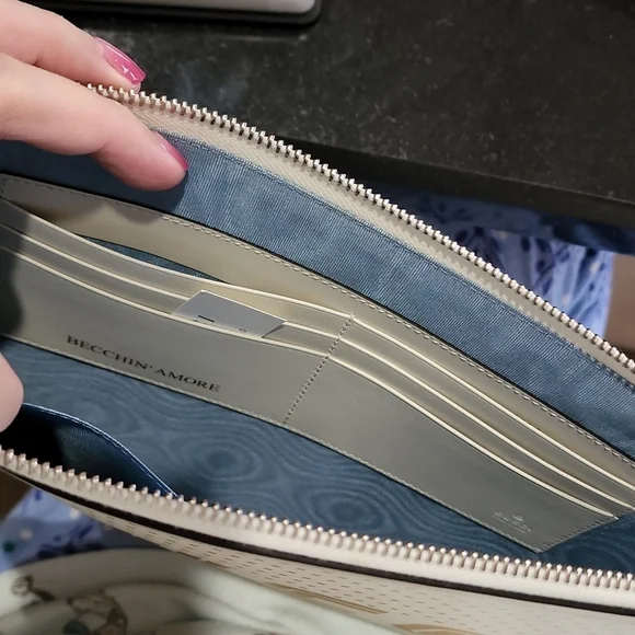Gucci "Guccy" ivory clutch/wristlet - Picture 4 of 5